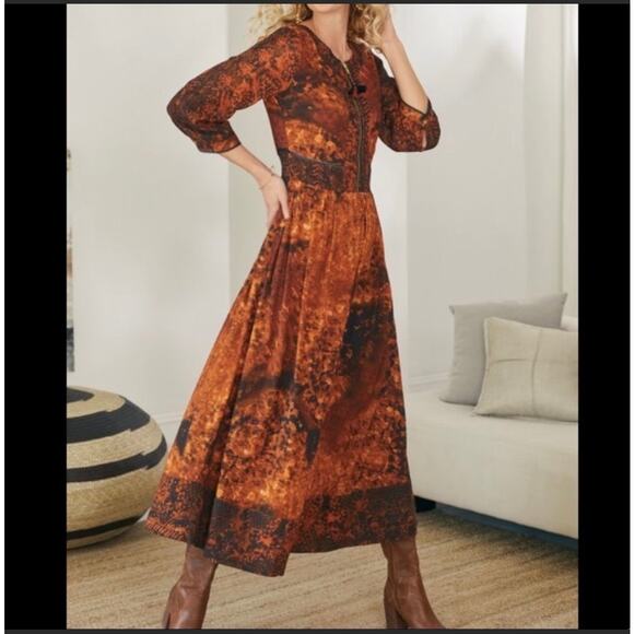 Soft‎ Surrounding Dress - Picture 1 of 8